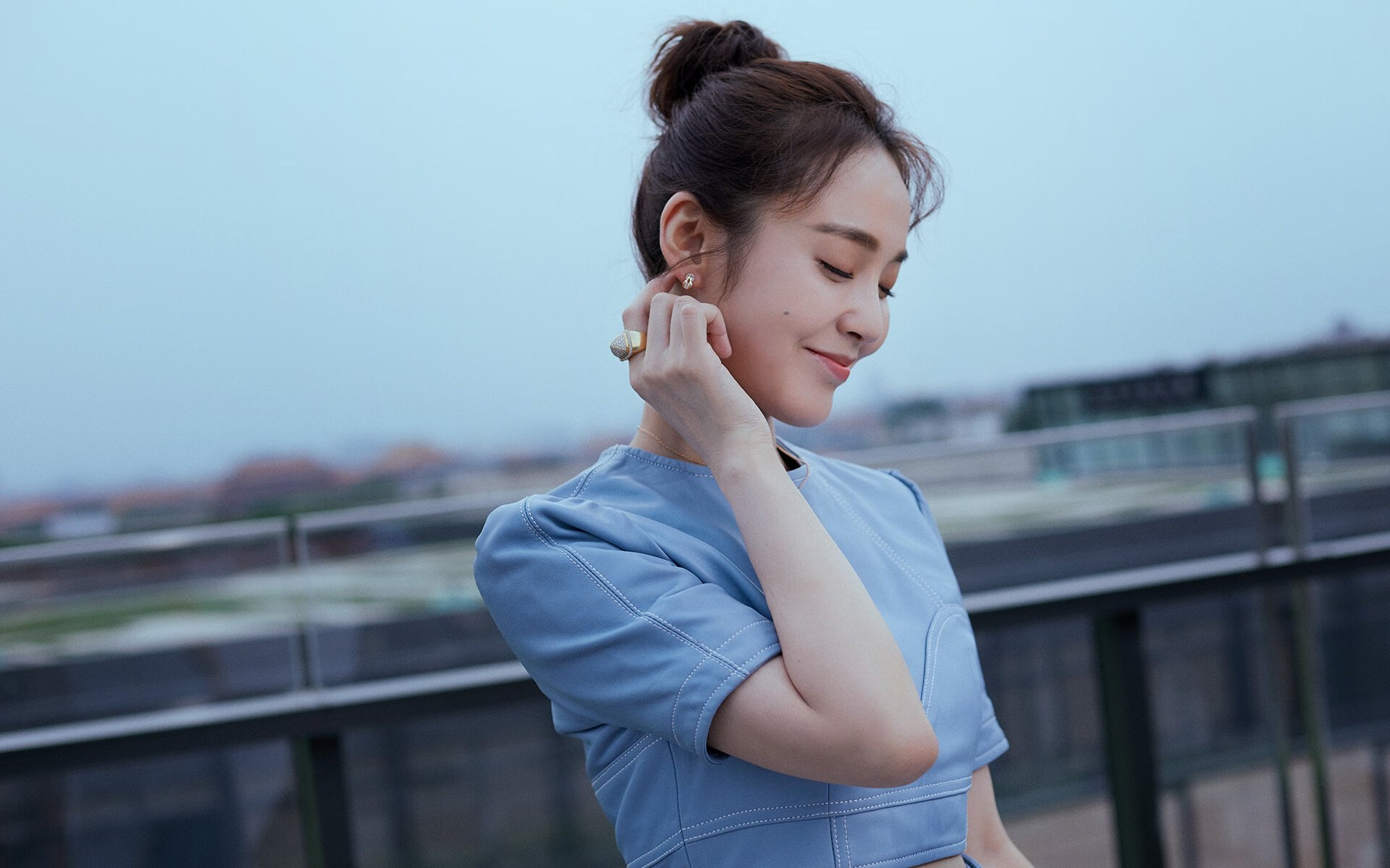 比赛前一晚召开战术动员会统一思想明确分工保持队形紧凑，比赛前准备活动怎么做